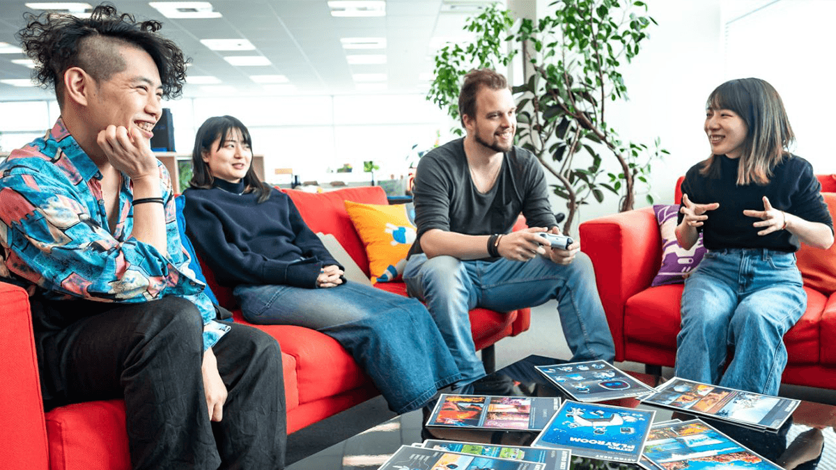 SIE社員が社内で談笑している様子